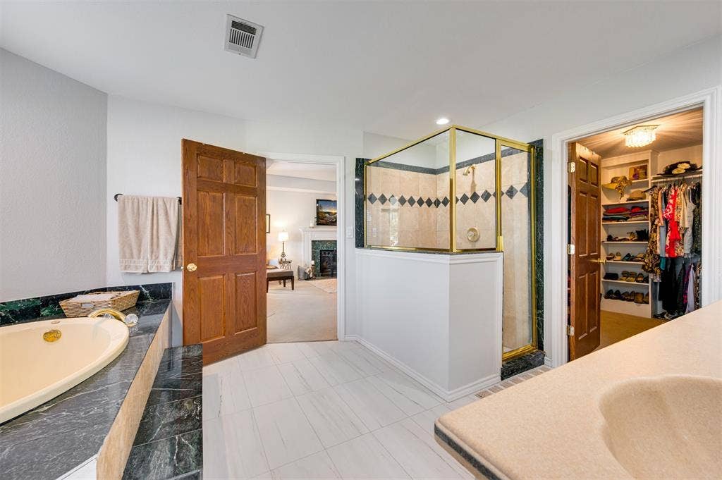 2001 Rose Pointe, Athens, TX 75752 2001 Rose Pointe, Athens, TX 75752