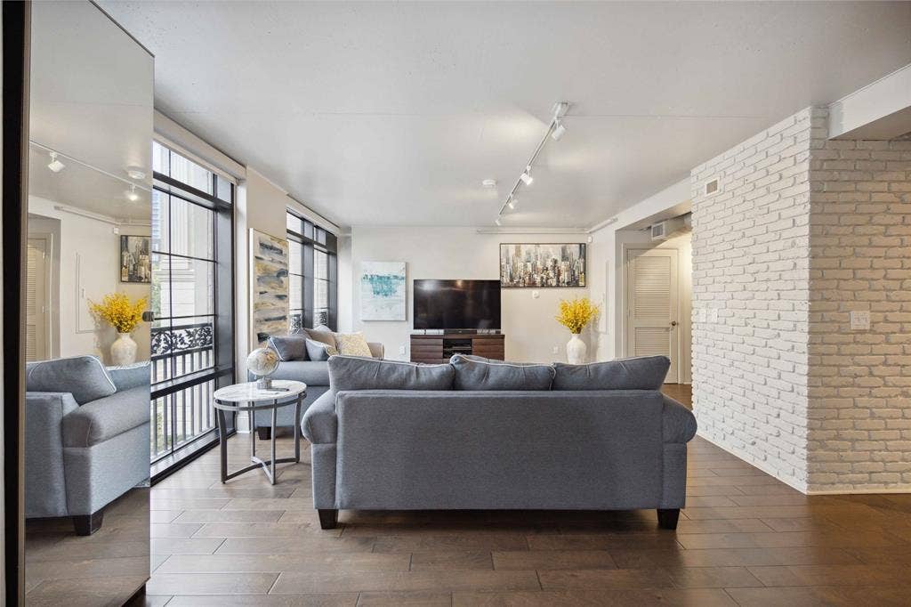 1005 S Shepherd Drive, #305, Houston, TX 77019 1005 S Shepherd Drive, #305, Houston, TX 77019