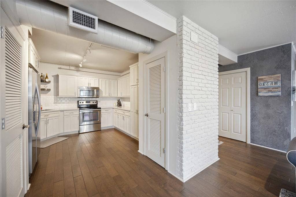 1005 S Shepherd Drive, #305, Houston, TX 77019 1005 S Shepherd Drive, #305, Houston, TX 77019