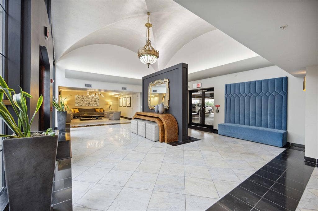 1005 S Shepherd Drive, #305, Houston, TX 77019 1005 S Shepherd Drive, #305, Houston, TX 77019