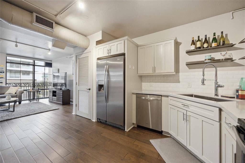 1005 S Shepherd Drive, #305, Houston, TX 77019 1005 S Shepherd Drive, #305, Houston, TX 77019