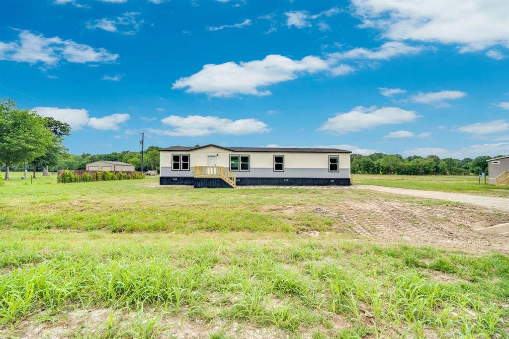 14820 Hyde-A-Way Lane, Mabank, TX 75147 Front house