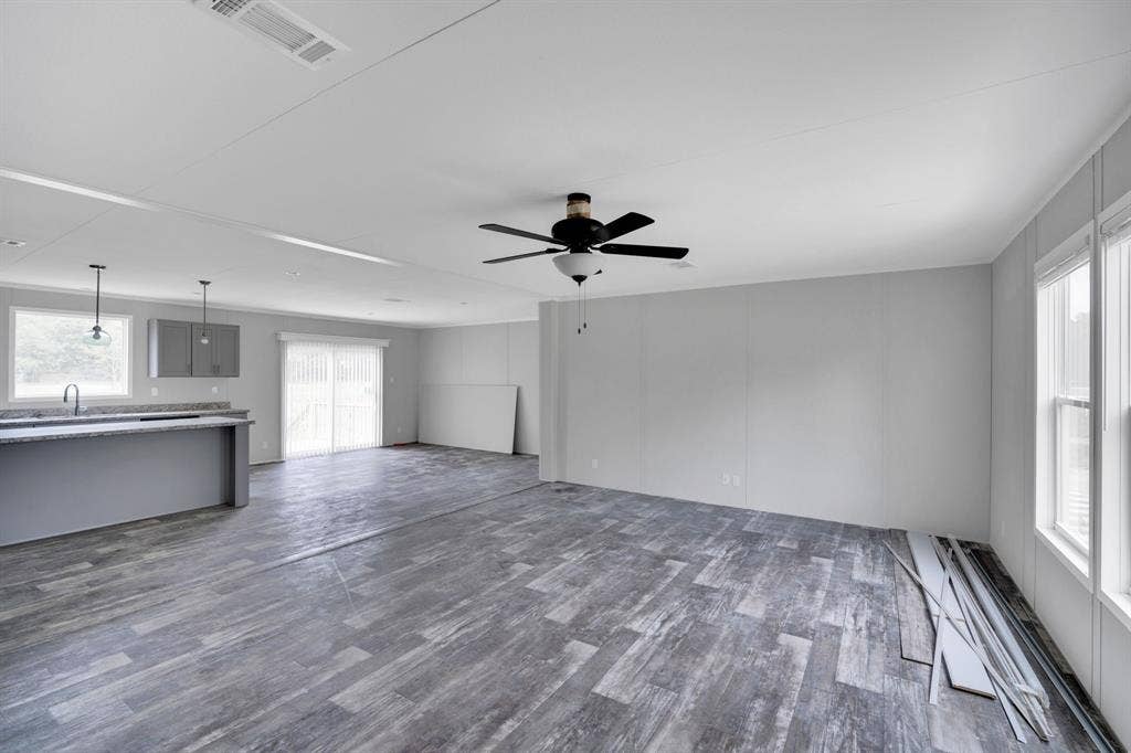 14820 Hyde-A-Way Lane, Mabank, TX 75147 Living room