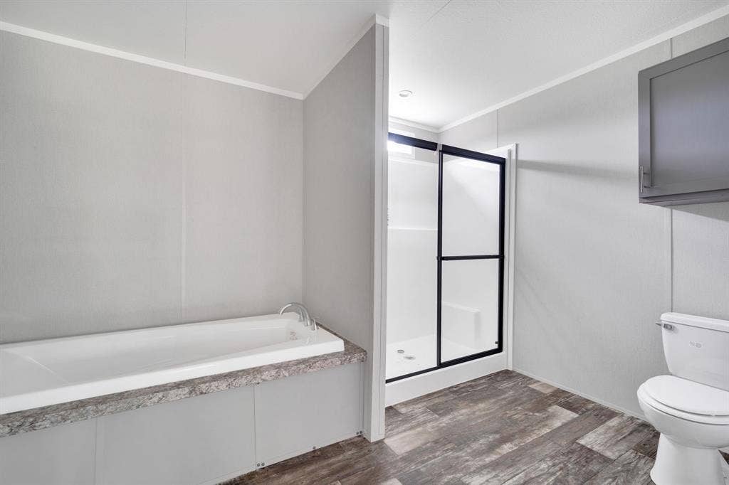 14820 Hyde-A-Way Lane, Mabank, TX 75147 Bathroom