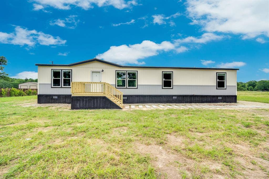 14820 Hyde-A-Way Lane, Mabank, TX 75147 Front house