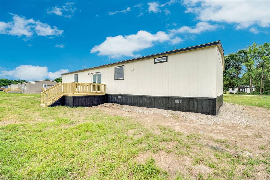 14820 Hyde-A-Way Lane, Mabank, TX 75147 Back house