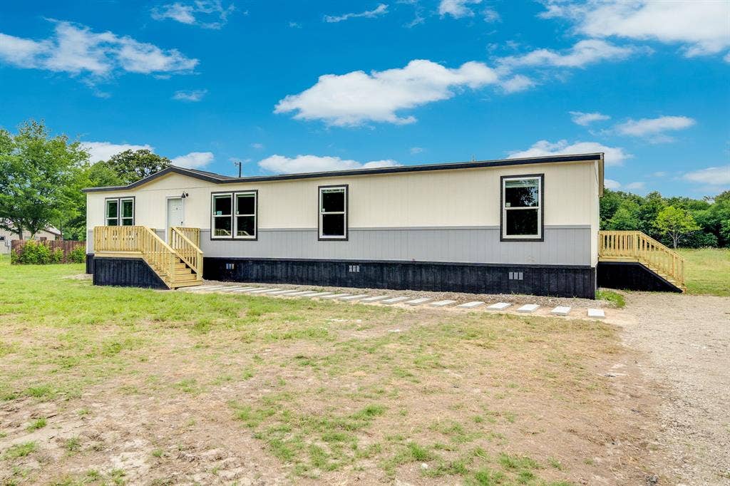 14820 Hyde-A-Way Lane, Mabank, TX 75147 Front house