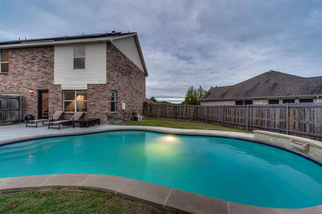 101 Hollow Tree Drive, Red Oak, TX 75154 101 Hollow Tree Drive, Red Oak, TX 75154