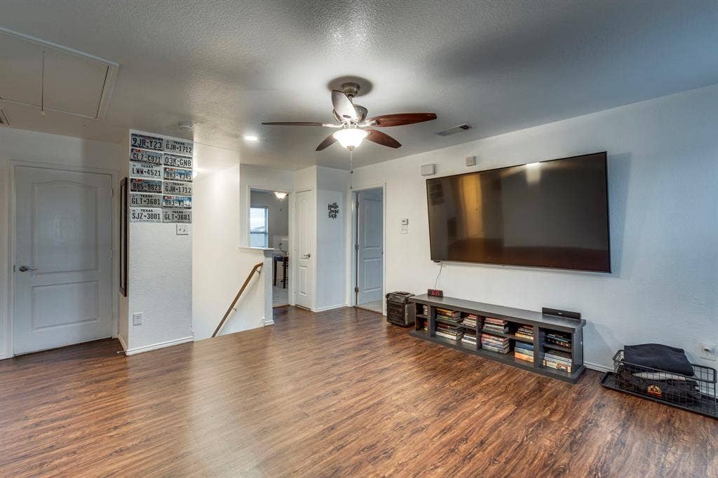 101 Hollow Tree Drive, Red Oak, TX 75154 101 Hollow Tree Drive, Red Oak, TX 75154
