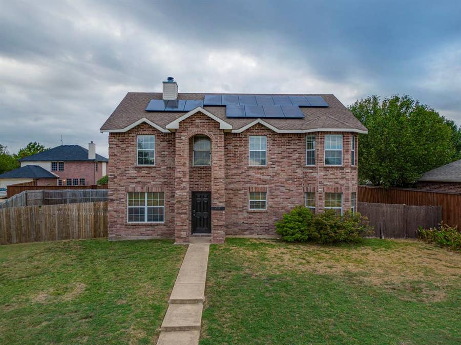 Property photo for 101 Hollow Tree Drive, Red Oak, TX