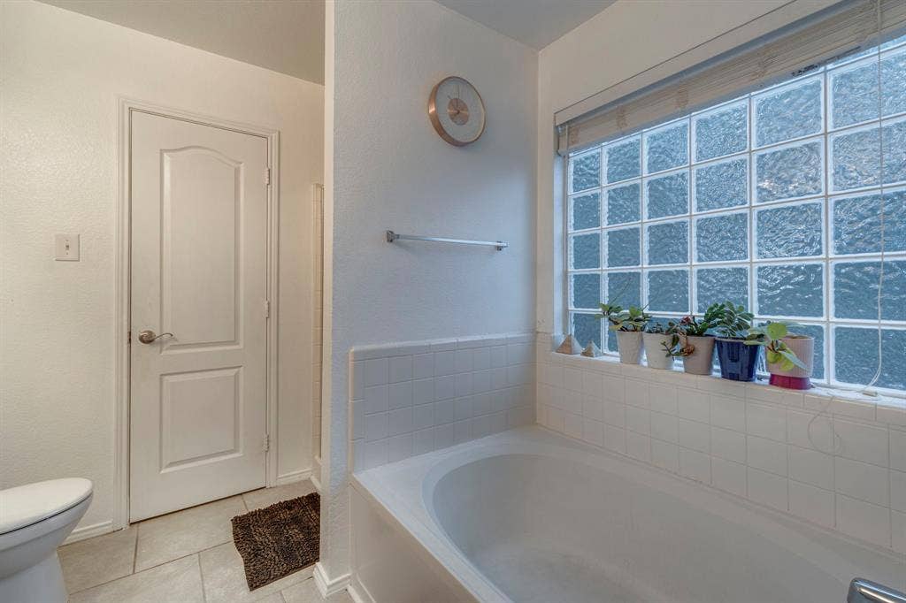 101 Hollow Tree Drive, Red Oak, TX 75154 101 Hollow Tree Drive, Red Oak, TX 75154