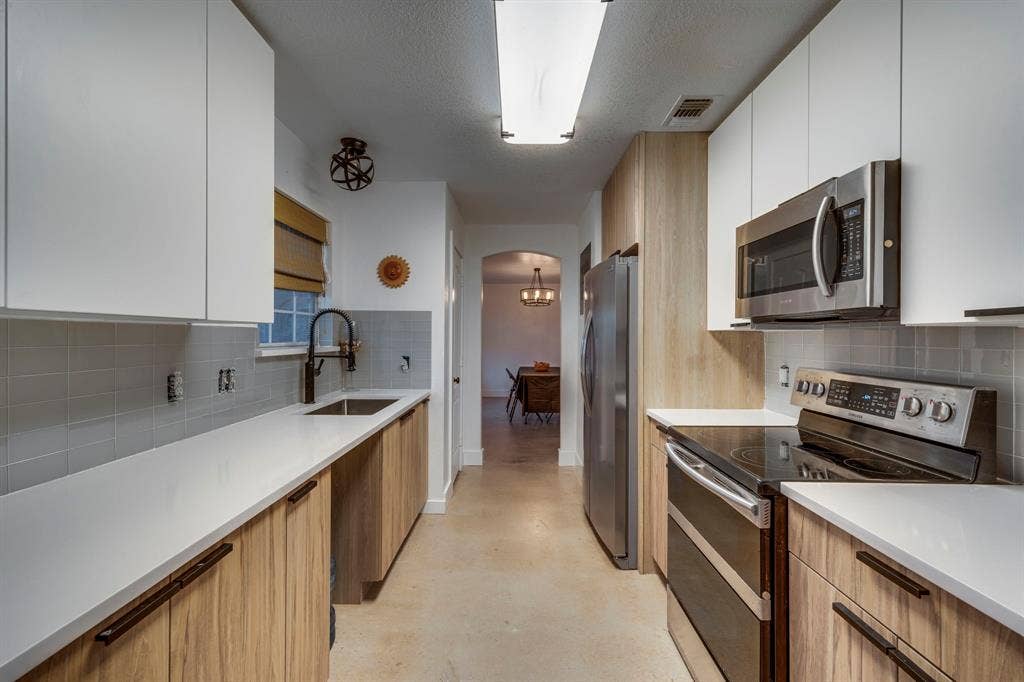 101 Hollow Tree Drive, Red Oak, TX 75154 101 Hollow Tree Drive, Red Oak, TX 75154