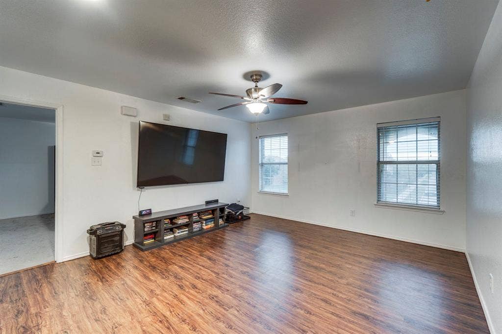 101 Hollow Tree Drive, Red Oak, TX 75154 101 Hollow Tree Drive, Red Oak, TX 75154