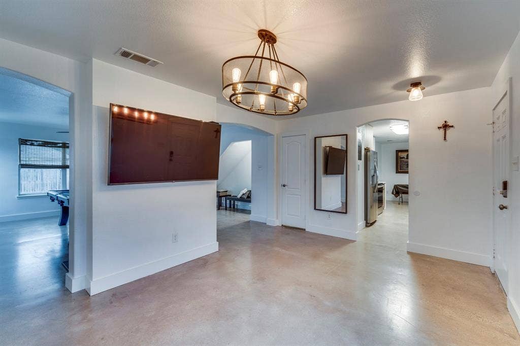 101 Hollow Tree Drive, Red Oak, TX 75154 101 Hollow Tree Drive, Red Oak, TX 75154