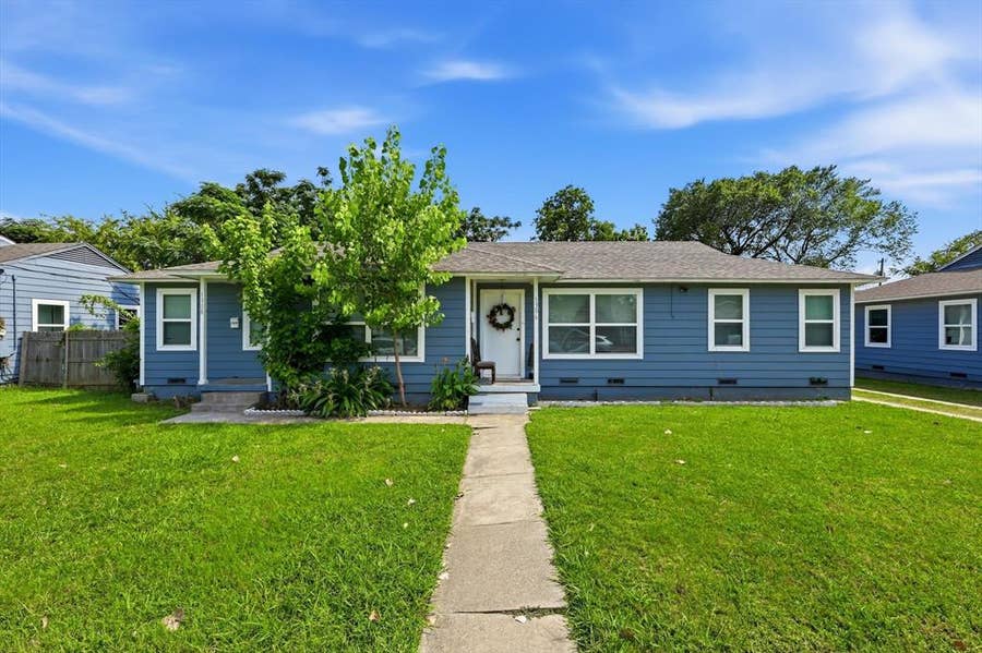 Property photo for 1306 Stone Drive, Irving, TX