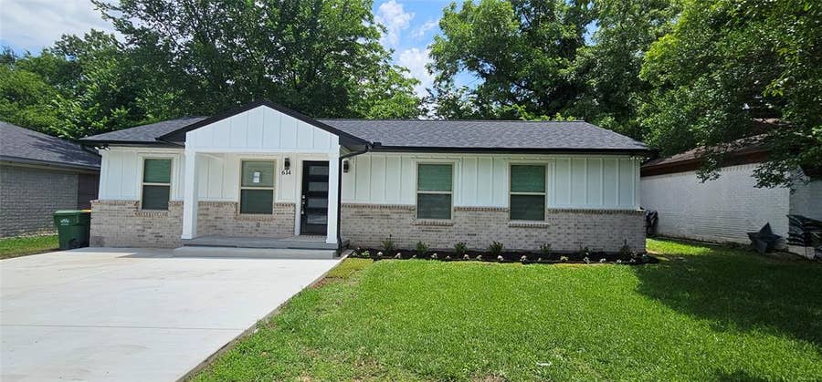 Property photo for 614 E Farmers Road, Seagoville, TX