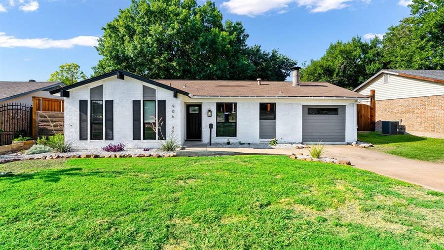 Property photo for 906 Pleasant Valley Road, Garland, TX