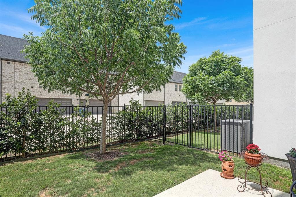 13001 Hutton Drive, #10, Farmers Branch, TX 75234 13001 Hutton Drive, #10, Farmers Branch, TX 75234