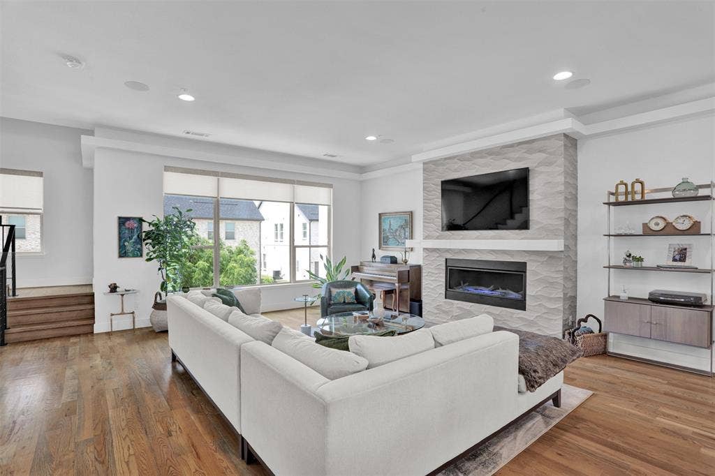 13001 Hutton Drive, #10, Farmers Branch, TX 75234 13001 Hutton Drive, #10, Farmers Branch, TX 75234