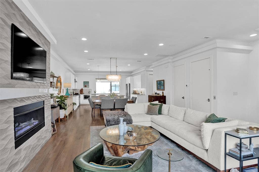 13001 Hutton Drive, #10, Farmers Branch, TX 75234 13001 Hutton Drive, #10, Farmers Branch, TX 75234