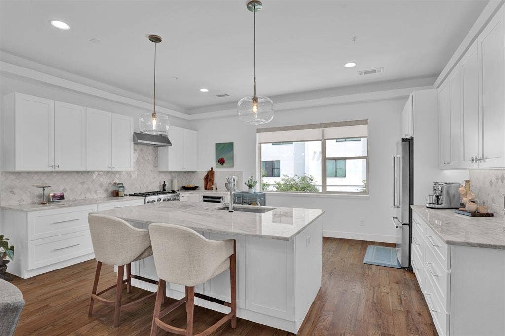 13001 Hutton Drive, #10, Farmers Branch, TX 75234 13001 Hutton Drive, #10, Farmers Branch, TX 75234
