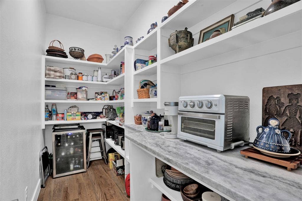 13001 Hutton Drive, #10, Farmers Branch, TX 75234 13001 Hutton Drive, #10, Farmers Branch, TX 75234