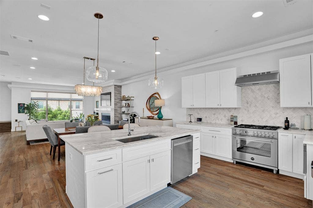 13001 Hutton Drive, #10, Farmers Branch, TX 75234 13001 Hutton Drive, #10, Farmers Branch, TX 75234