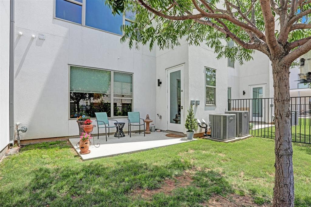 13001 Hutton Drive, #10, Farmers Branch, TX 75234 13001 Hutton Drive, #10, Farmers Branch, TX 75234