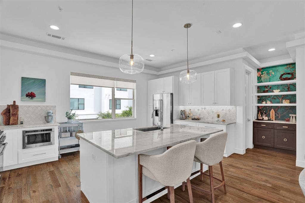 13001 Hutton Drive, #10, Farmers Branch, TX 75234 13001 Hutton Drive, #10, Farmers Branch, TX 75234