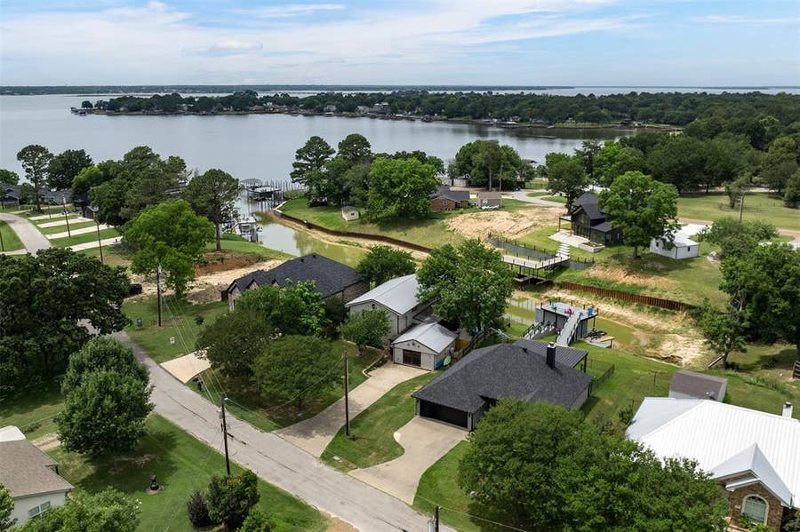 Property photo for 243 Autumn Wood Trail, Gun Barrel City, TX