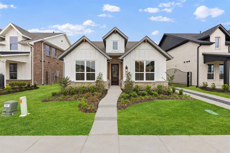 Property photo for 1907 Mitchell Drive, Van Alstyne, TX