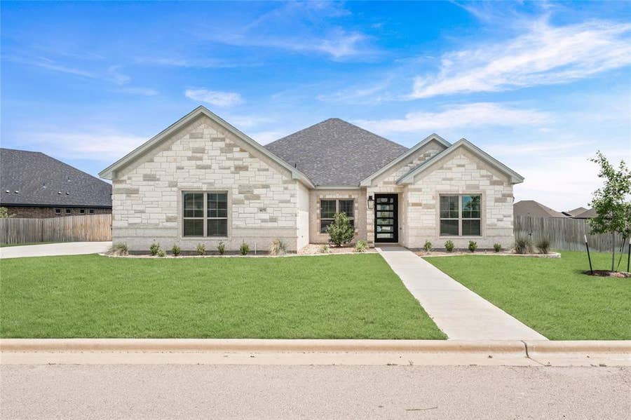 Property photo for 405 Willow Drive, Troy, TX