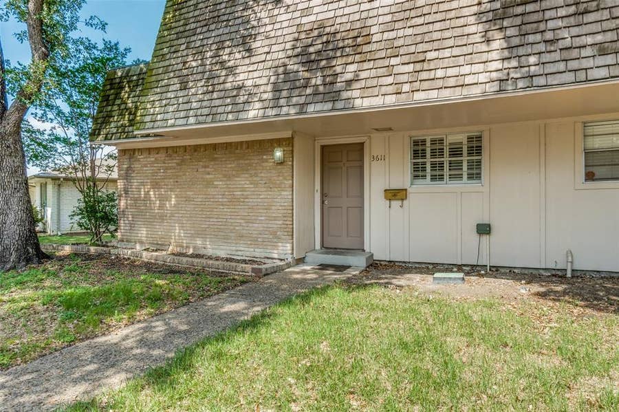 Property photo for 3611 Stables Lane, Dallas, TX