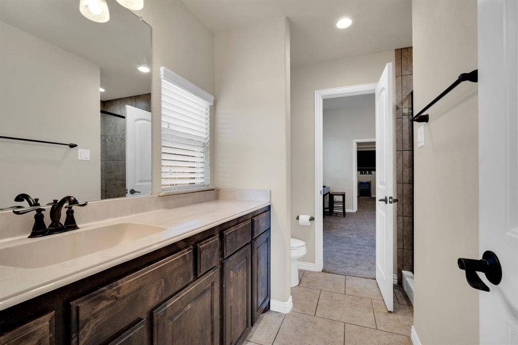 This is the upstairs ensuite full bath, open to the game room as well.