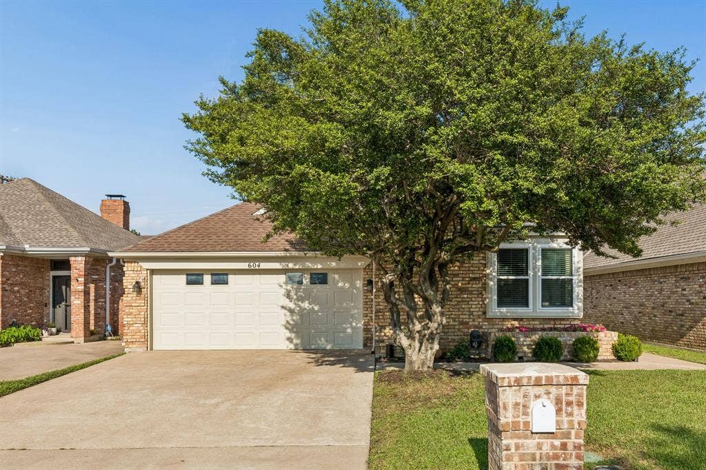 604 Shalamar Place, Irving, TX 75061
