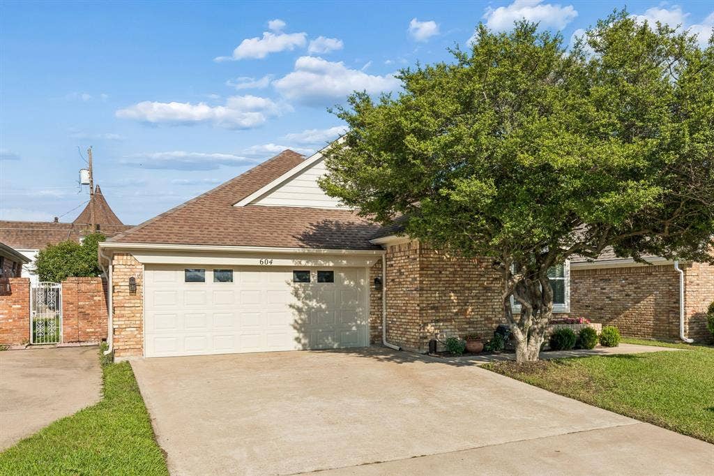 604 Shalamar Place, Irving, TX 75061