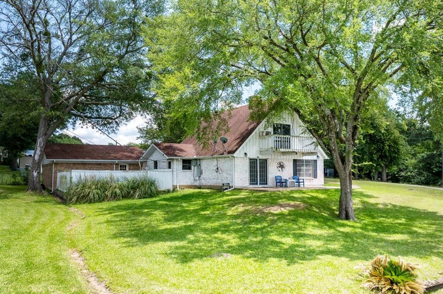 Property photo for 100 W Oak Acres Drive, Malakoff, TX