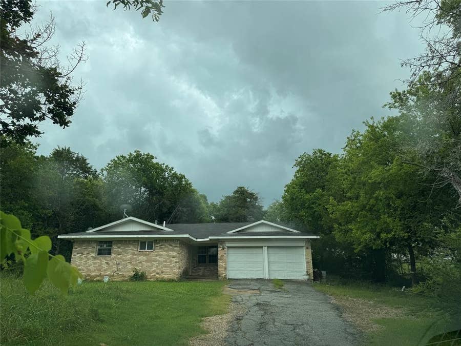 Property photo for 917 E Fishcreek Road, Grand Prairie, TX