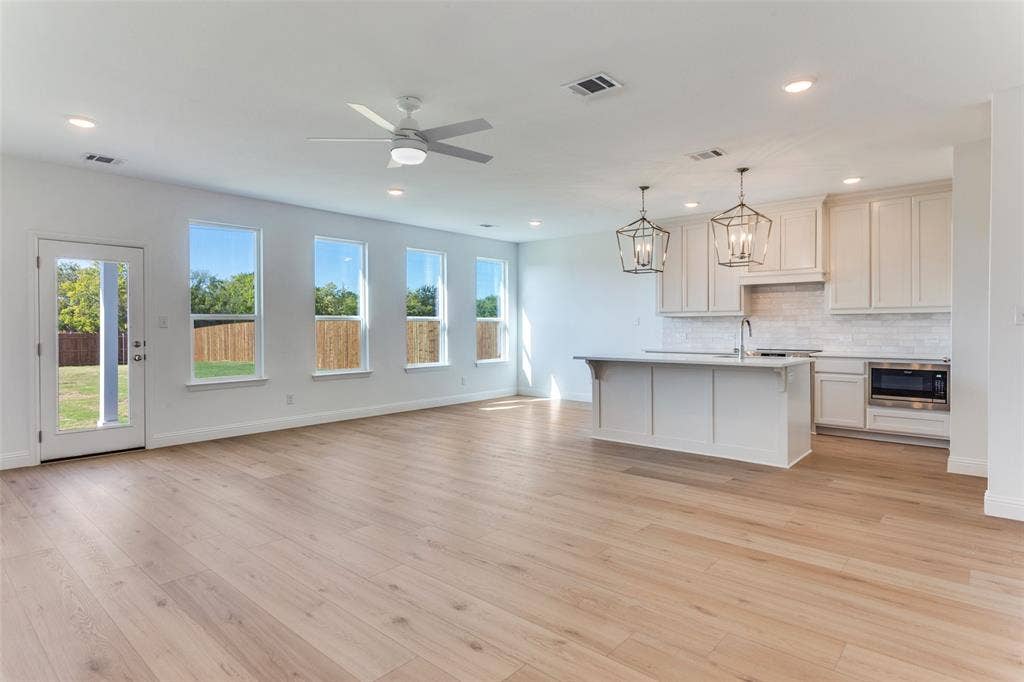 2712 Glasgow Way, Denton, TX 76207 2712 Glasgow Way, Denton, TX 76207
