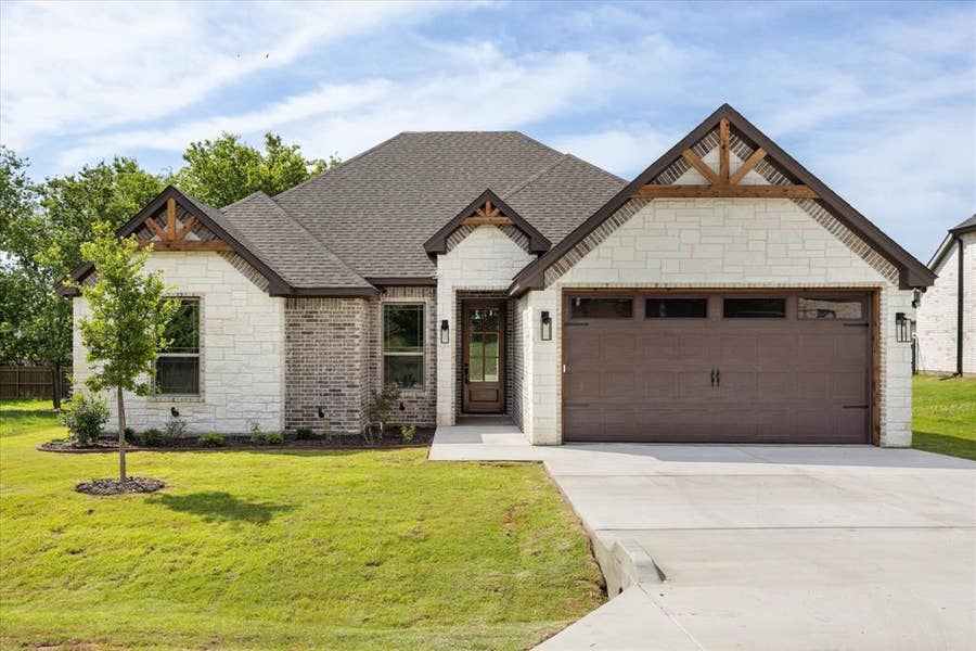 Property photo for 2209 Snake River Drive, Granbury, TX
