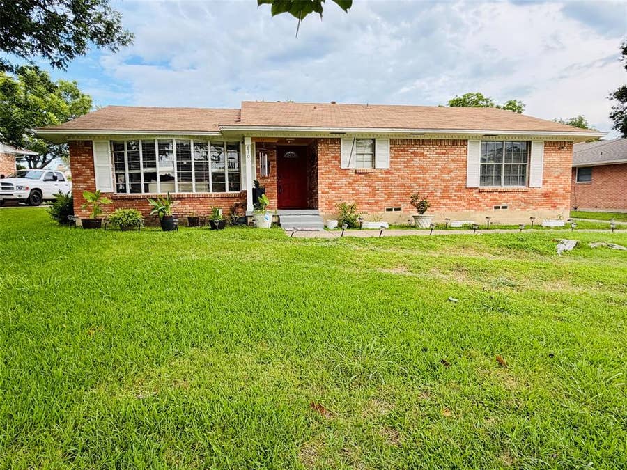Property photo for 610 Prescott Drive, Garland, TX