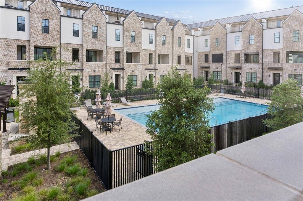 625 Dalton Lane, Irving, TX 75039 Home overlooking community pool and central courtyard.