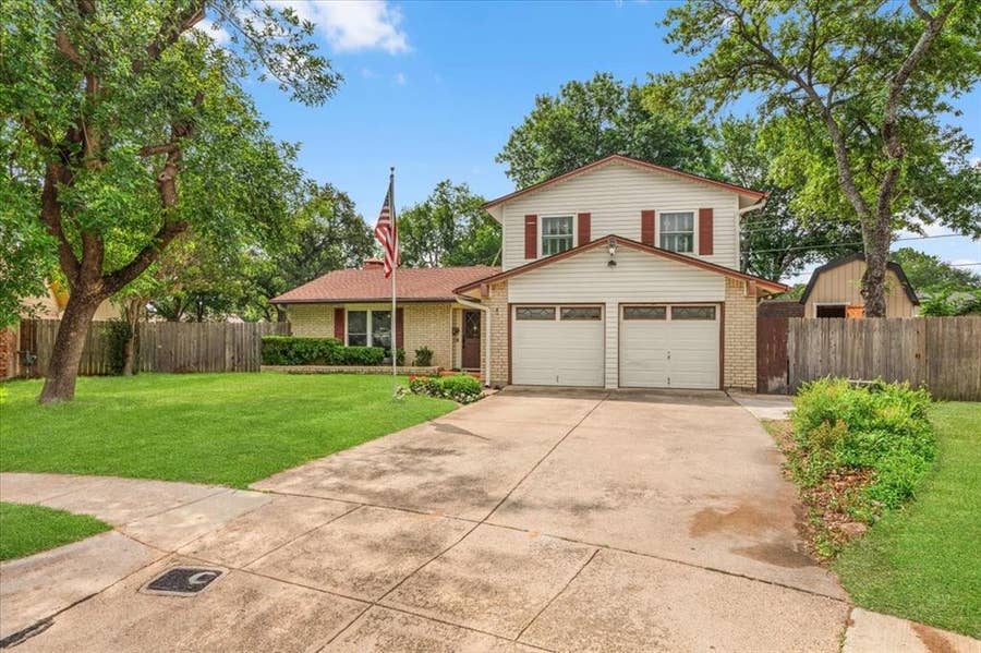 Property photo for 1904 Meadow Glen, Irving, TX