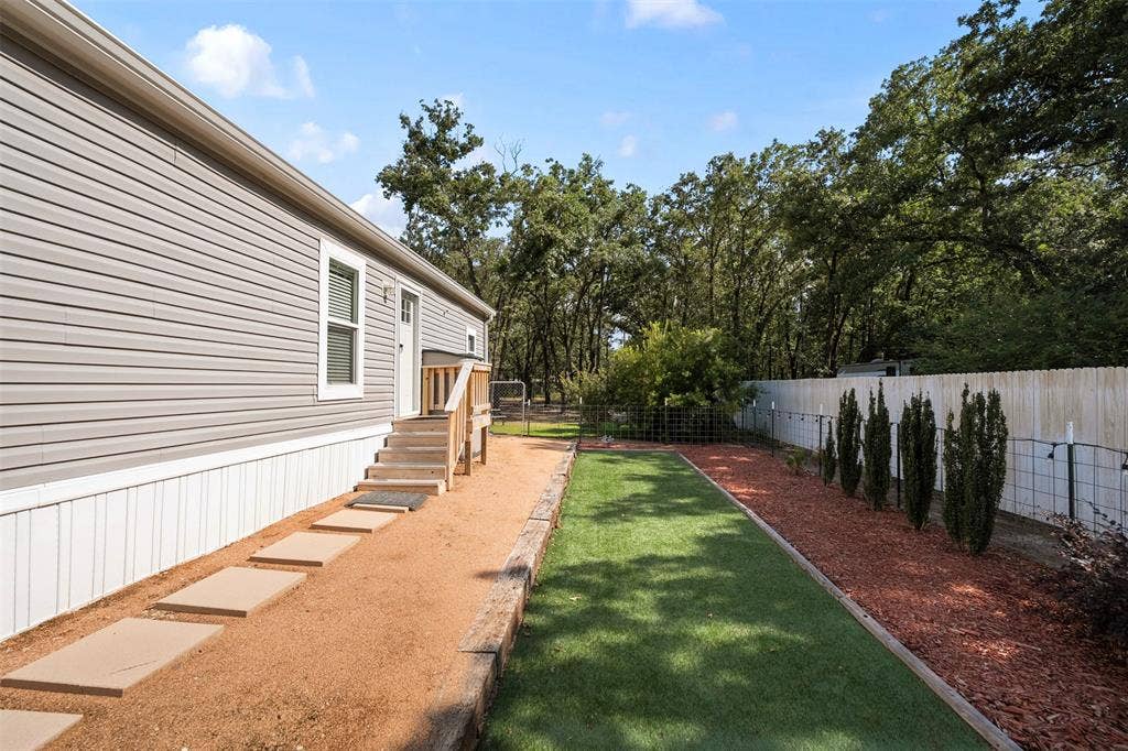 229 Forest Lane Drive, #B, Mabank, TX 75156