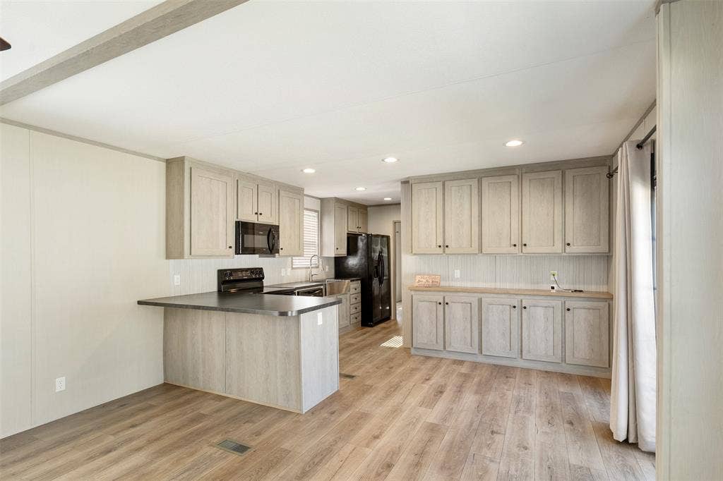 229 Forest Lane Drive, #B, Mabank, TX 75156