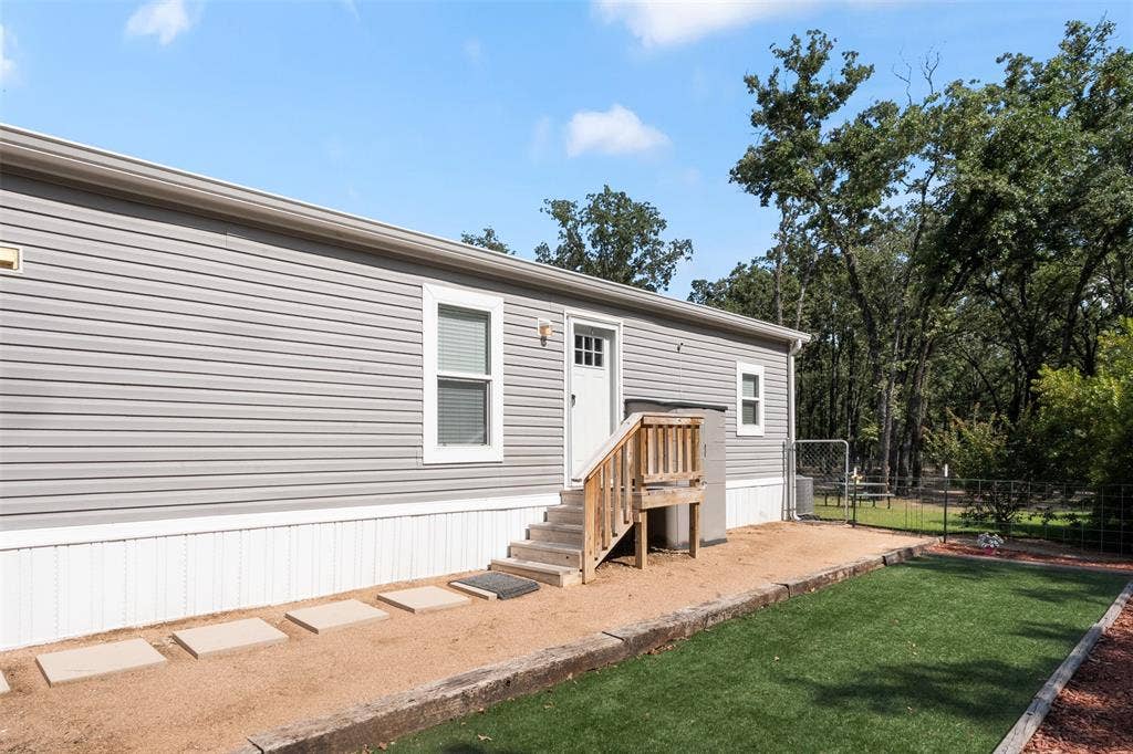 229 Forest Lane Drive, #B, Mabank, TX 75156