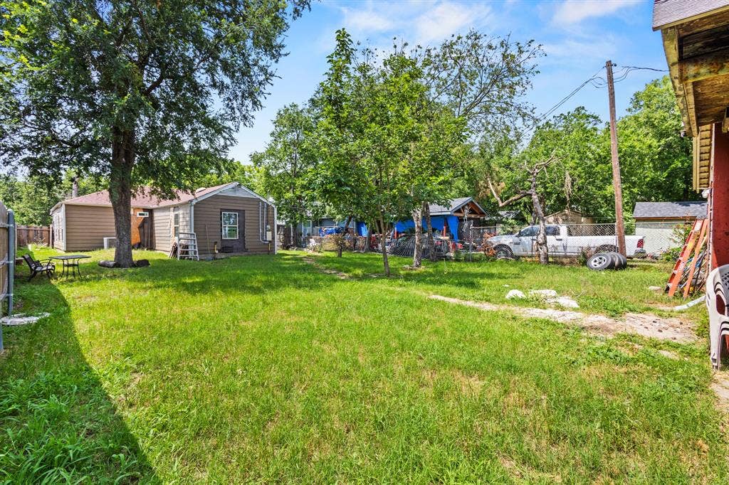 2006 Fort Worth Street, Grand Prairie, TX 75050 Expansive grassy yard with mature trees
