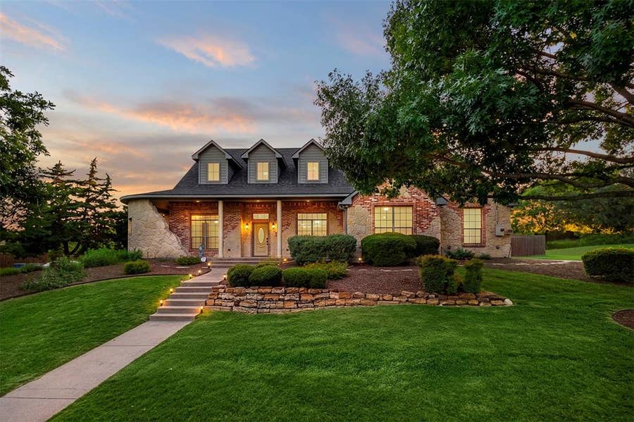 Property photo for 105 Country Ridge Court, Red Oak, TX