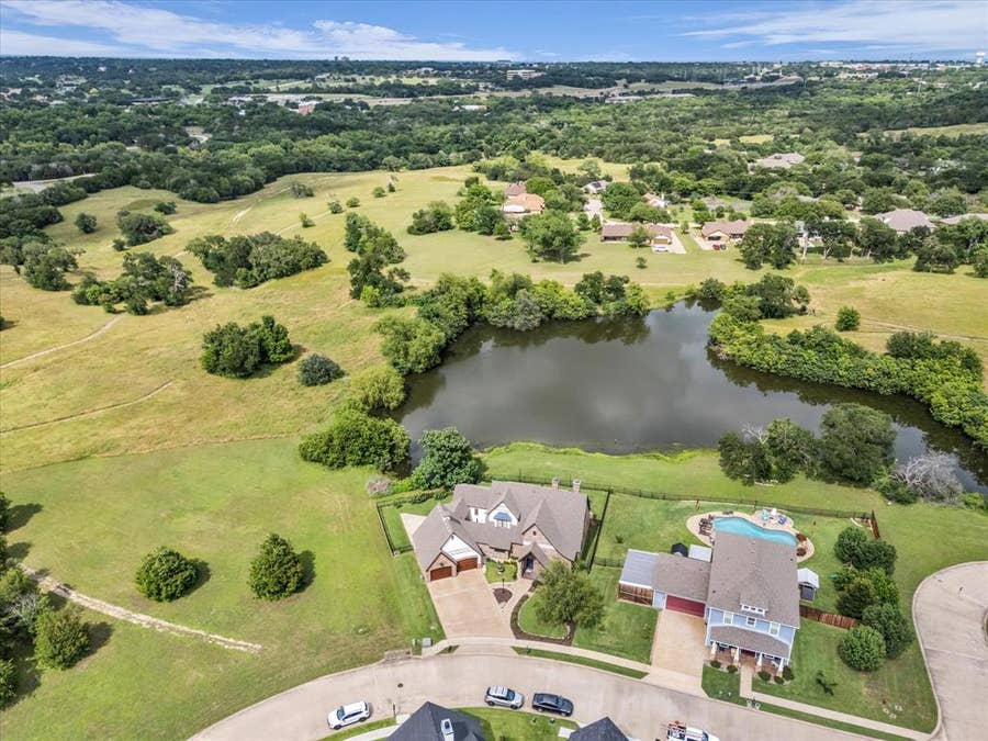 Property photo for 404 Charleston Park Drive, Woodway, TX