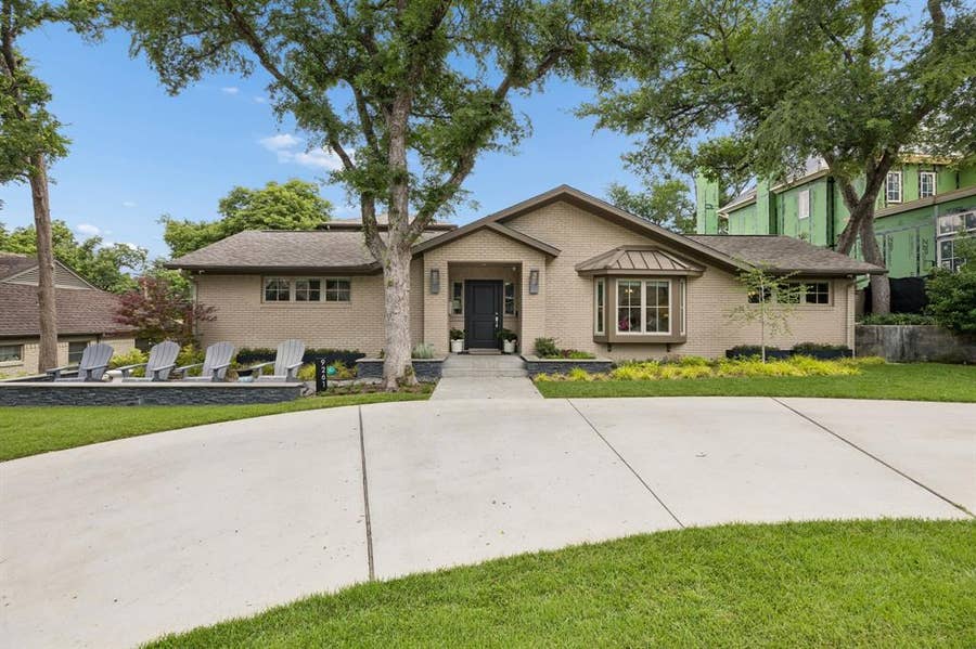 Property photo for 9261 Meadowglen Drive, Dallas, TX